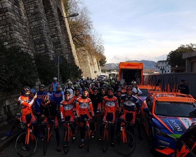 Oltre 150 appassionati hanno pedalato con la NIPPO Vini Fantini