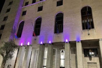 il Palazzo Civico della Spezia si illumina di viola aderendo alla campagna di sensibilizzazione