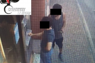 Rapinato un giovane a Sarzana: uomo lo costringe a recarsi al bancomat e si fa consegnare i contanti