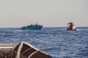 Presidio di accoglienza per i migranti in arrivo con la Sea Watch