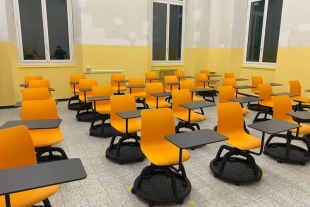 &quot;Gli studenti delle superiori potranno andare al bar ma non a scuola, grave la decisione di Toti&quot;