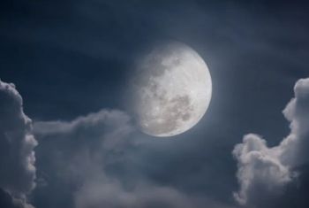 La Luna osservata dal Castello di Riomaggiore