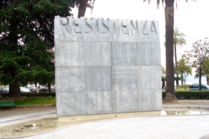 Il monumento alla Resistenza ai giardini pubblici