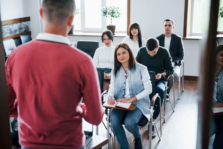 Al Centro per l'Impiego della Spezia le selezioni per l’accesso alla formazione gratuita di “Assistenti alla clientela”