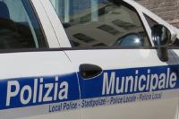 Aveva buttato materiali edili per strada invece che in discarica, identificato dalla Polizia Locale