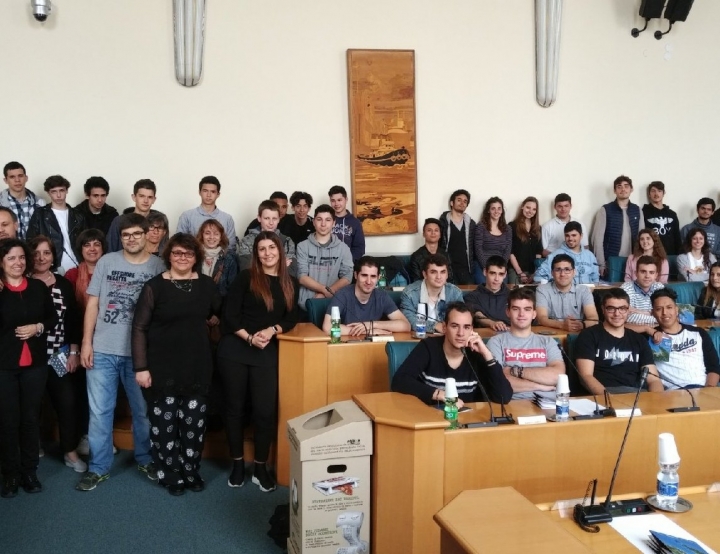 Alternanza scuola lavoro, studenti francesi e spagnoli ricevuti a Palazzo Civico con gli allievi dell&#039;IIS Capellini-Sauro