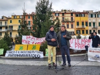 Lerici, 200 persone in piazza per manifestare a sostegno del Parco