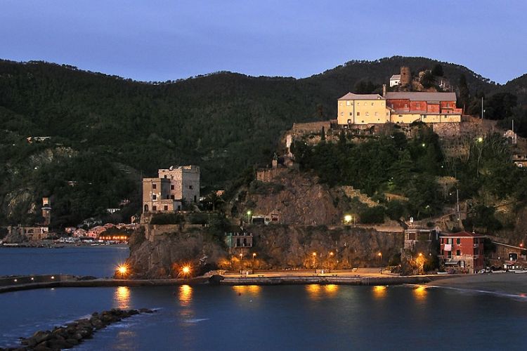 Melodie al risveglio nel convento dei frati cappuccini a Monterosso