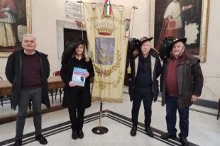 Sarzana, i Bersaglieri a palazzo civico incontrano il sindaco Ponzanelli