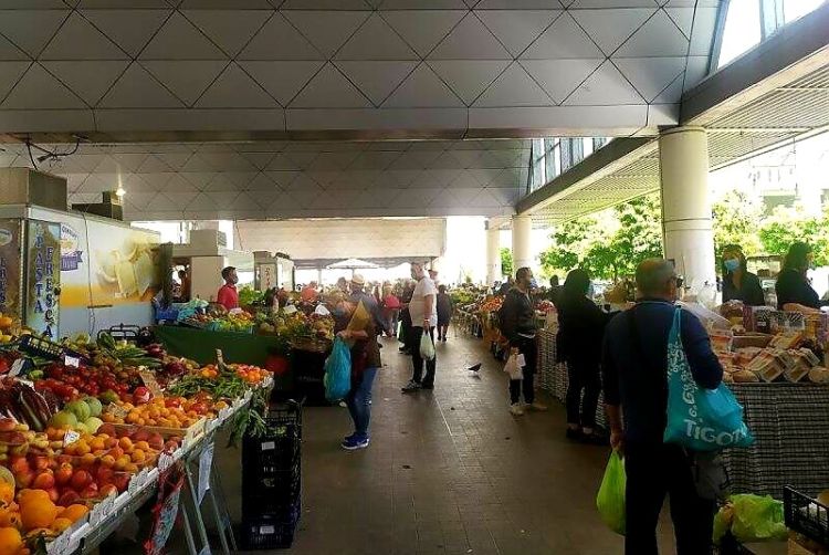 Per le festività il mercato di Piazza Cavour non conosce stop