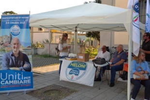 Gazebo di Fratelli d&#039;Italia a Santo Stefano