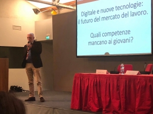 Scuola e lavoro, servono competenze digitali