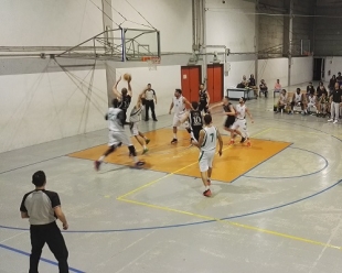 Basket, gara 4 della finale play-off: ora la Tarros può solo vincere