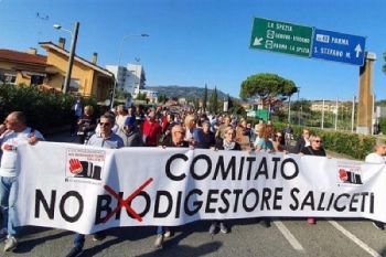 La lezione di Ischia: ambientalisti e associazioni in piazza contro il biodigestore a Saliceti