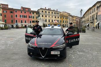 Spaccio nei boschi di Follo, Carabinieri presi a calci e pugni