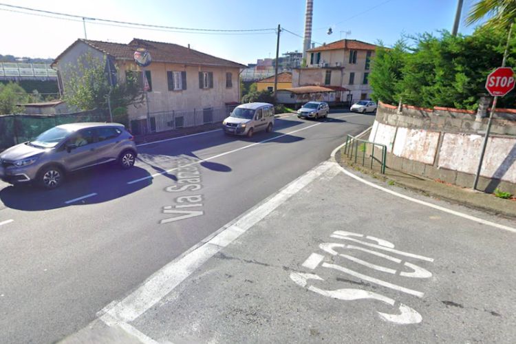 Incidente in via Sarzana alla Spezia: frontale tra due auto e automobilista ferito