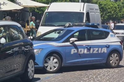 La Polizia sventa un furto in piazza del mercato, il &quot;grazie&quot; degli ambulanti