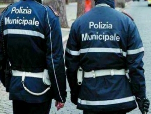 Guida pazza in bici: la Municipale ferma due persone