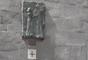 Luni, le nuove formelle in bronzo della Via Crucis benedette dal Vescovo