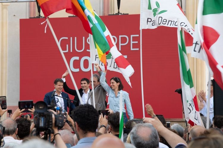 &quot;Liguria, diritto al futuro&quot;: centrosinistra in piazza a Genova per chiedere le dimissioni di Toti