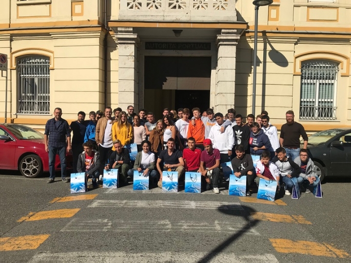 Sessanta studenti milanesi in visita al porto della Spezia