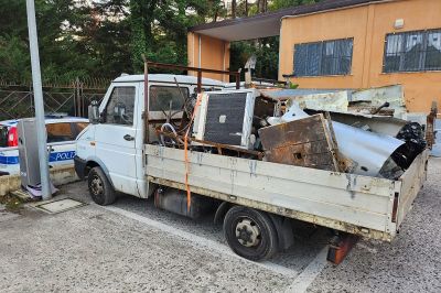 Ennesimo autocarro sequestrato: trasportava 800kg di rifiuti ferrosi che sarebbero finiti chissà dove