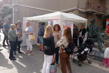 Il Fronte di Liberazione Nazionale in centro città con un gazebo