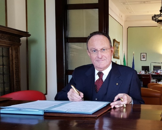 Il Prefetto della Spezia firma un documento per l&#039;attuazione del progetto regionale &quot;Percorsi. Italiano per stranieri in Liguria&quot;