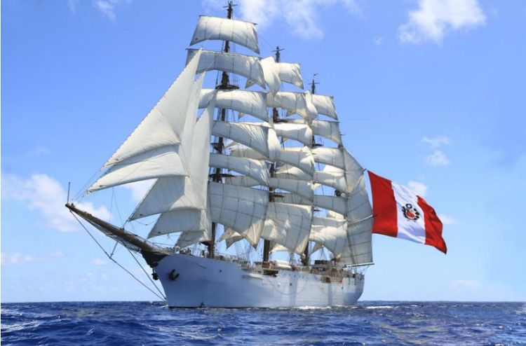 La nave scuola a vela della Marina Militare Peruviana visita La Spezia