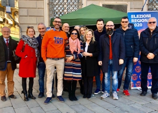 A Sarzana gazebo di Cambiamo! a sostegno di Toti presidente