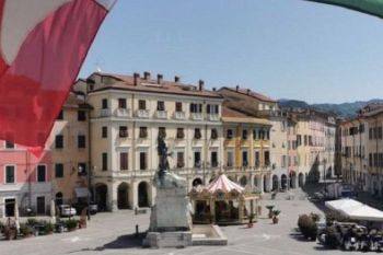 Estate in sicurezza a Sarzana: il sindaco Ponzanelli firma ordinanza per la gestione della movida serale