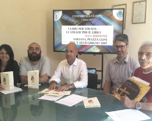 Sarzana, &quot;I Libri per Strada&quot; si impossessano di piazza Luni