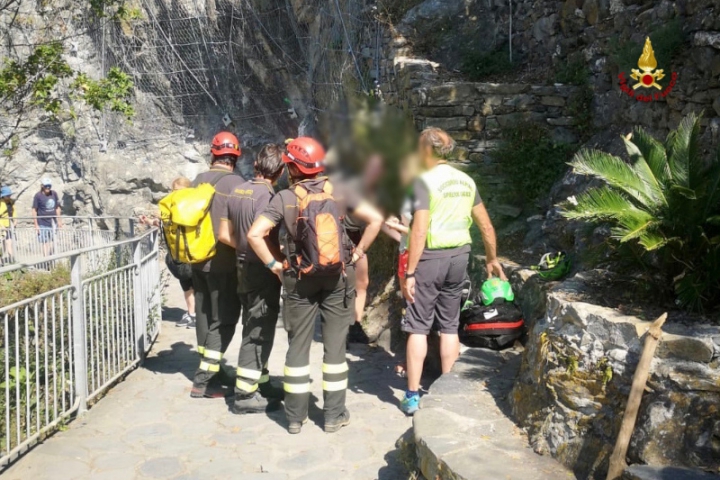 Due escursioniste si perdono sul sentiero tra Corniglia e Manarola, il soccorso dei Vigili del Fuoco