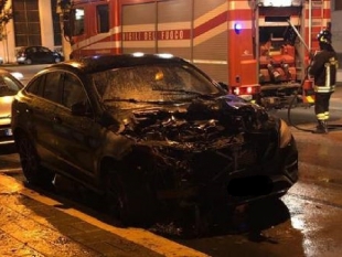 A fuoco l&#039;auto di Iemmello, notte di follia a Foggia