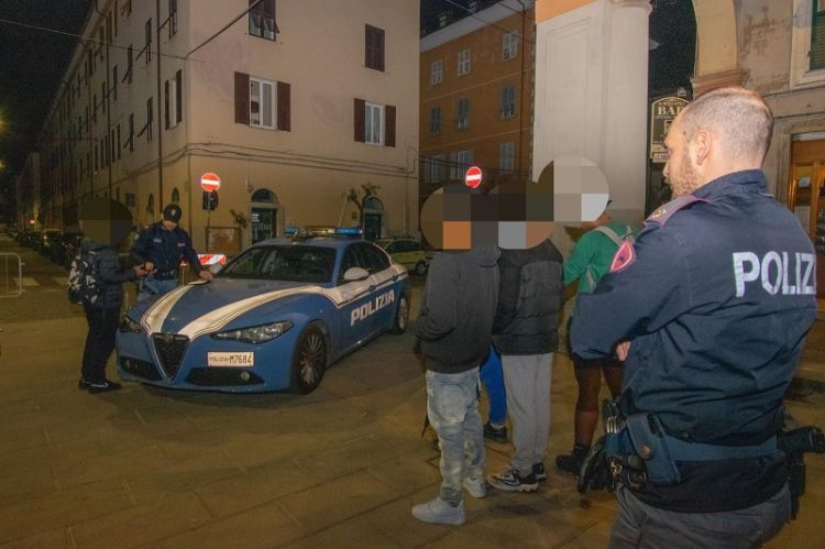 Controlli interforze nel centro della Spezia, individuato un minore straniero che si era allontanato dalla comunità