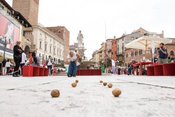 La Pro Loco Monterosso porta il gioco delle noci a &quot;TOCATÌ. Festival Internazionale dei Giochi in Strada&quot;