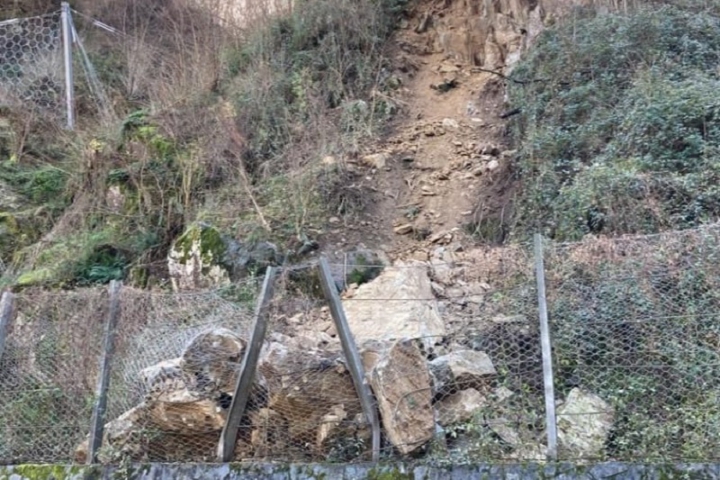 Sesta Godano, crollo lungo la scarpata a Sciarpato. L’intervento della Provincia ha evitato la chiusura della strada