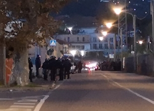 Manifestazione di anarchici e antagonisti di fronte al carcere, intervengono le Forze dell&#039;Ordine