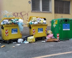 Discariche in centro, M5S: &quot;O il Comune non si cura del problema o ACAM è inadeguata alla raccolta&quot; (foto)