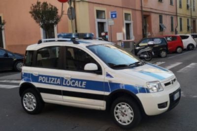 Dedito al furto di smartphone, fermato dalla Polizia Locale