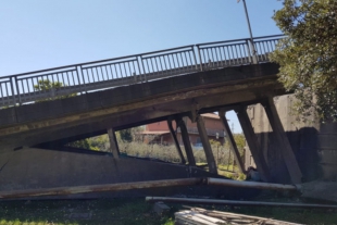 Il ponte di Albiano crollato