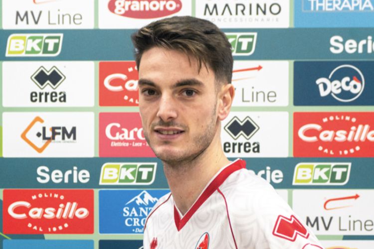 L'ex Spezia Giulio Maggiore cambia maglia ma rimane in Serie B: ufficiale il suo approdo al Bari