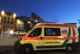 Una ambulanza della Pubblica Assistenza di Lerici