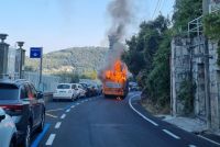 A fuoco un autobus ATC (Video)