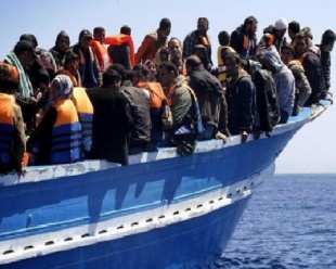 &quot;Regolarizzare 600mila migranti è pura follia, la priorità è aiutare i liguri e gli italiani&quot;