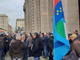 La protesta dei pensionati contro la Manovra