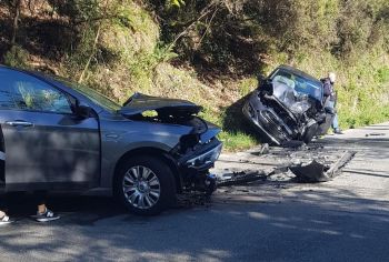 Frontale tra due auto in Valdurasca, un uomo e una donna in ospedale