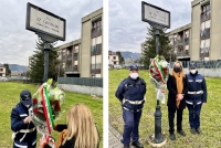Giorno della Memoria: il sindaco Cristina Ponzanelli depone i fiori alla targa dell&#039;omonima via sarzanese