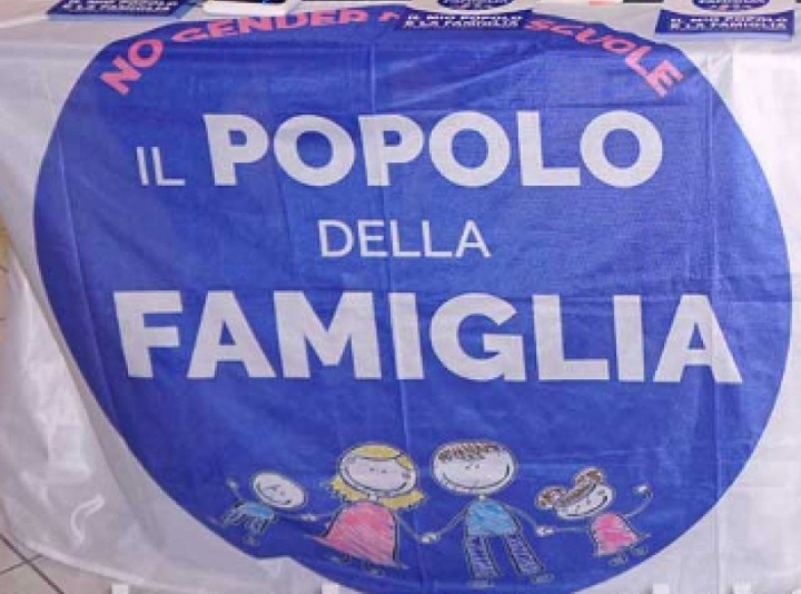 Il Popolo della famiglia della Spezia consegna 523 firme sul reddito di maternità in assemblea nazionale