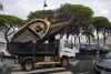 Maxi-pulizia alle Grazie, un container e una chiatta riempiti di rifiuti inquinanti (foto)